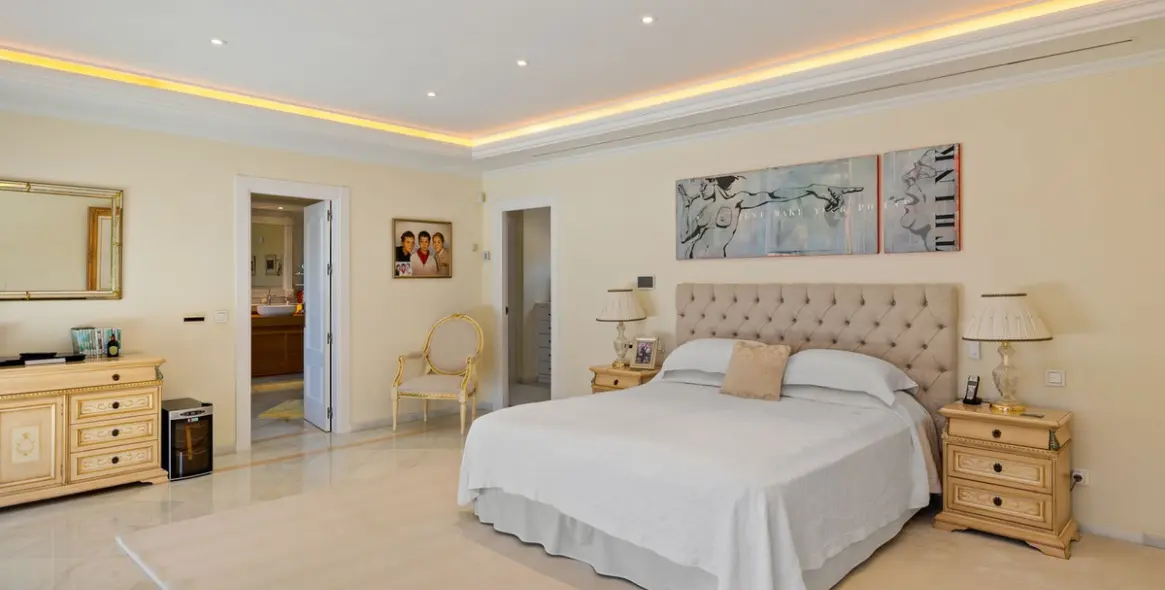 Venta de villa independiente en Nueva Andalucía 22