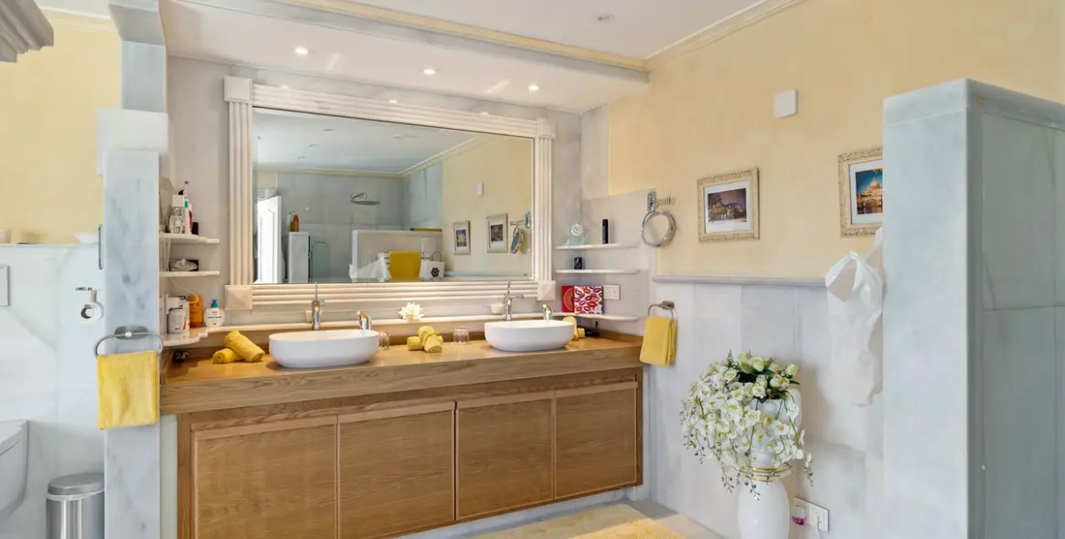 Venta de villa independiente en Nueva Andalucía 25