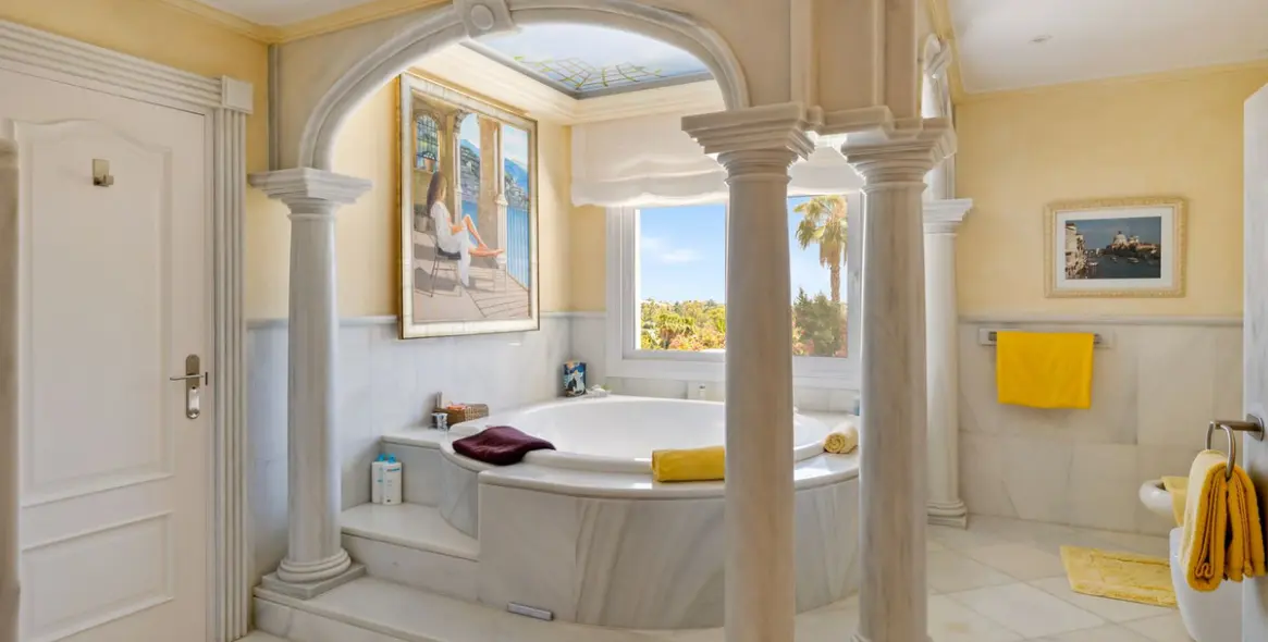 Venta de villa independiente en Nueva Andalucía 27