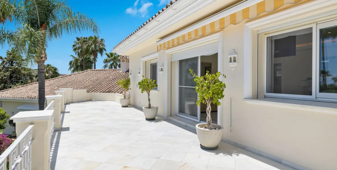 Venta de villa independiente en Nueva Andalucía 28