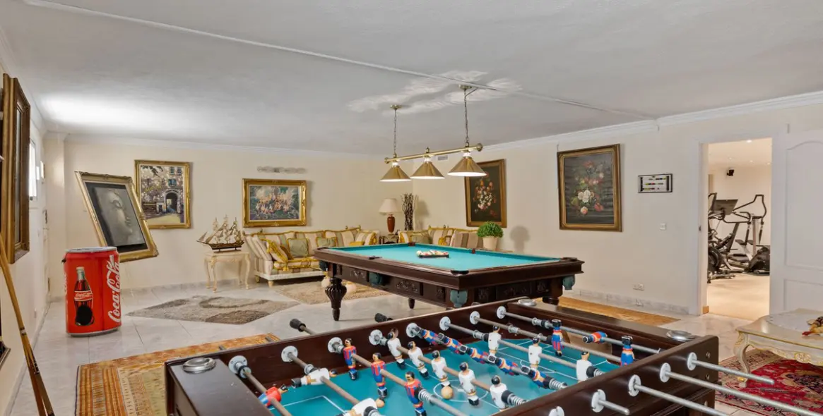 Venta de villa independiente en Nueva Andalucía 36