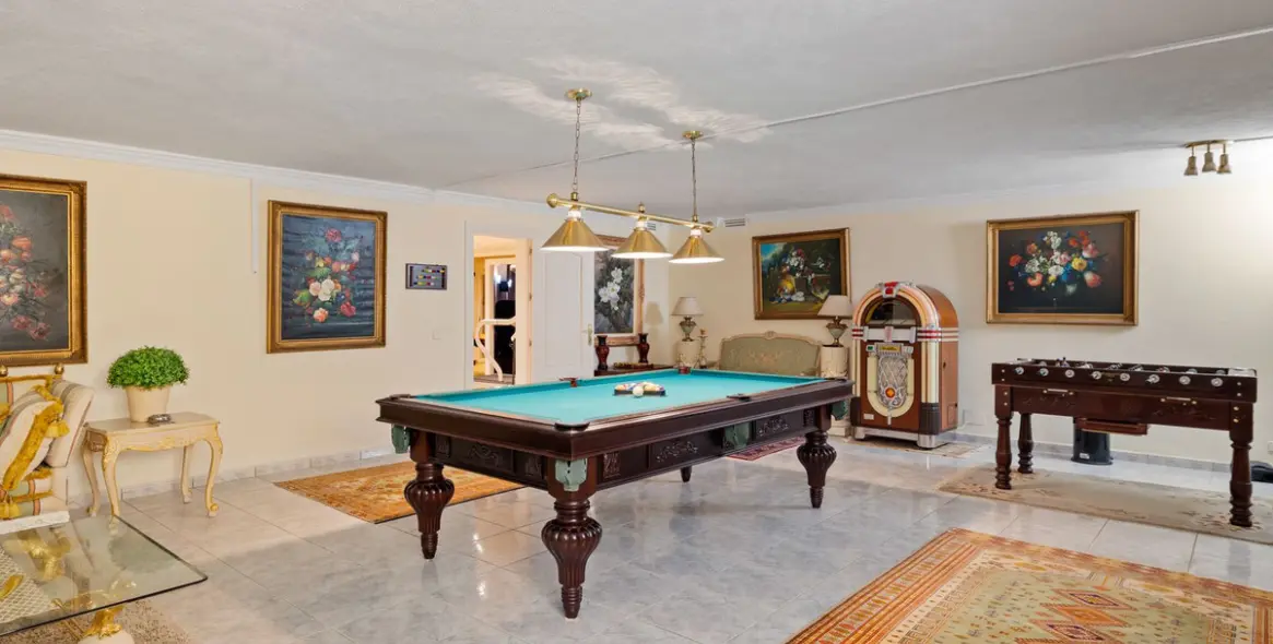 Venta de villa independiente en Nueva Andalucía 39