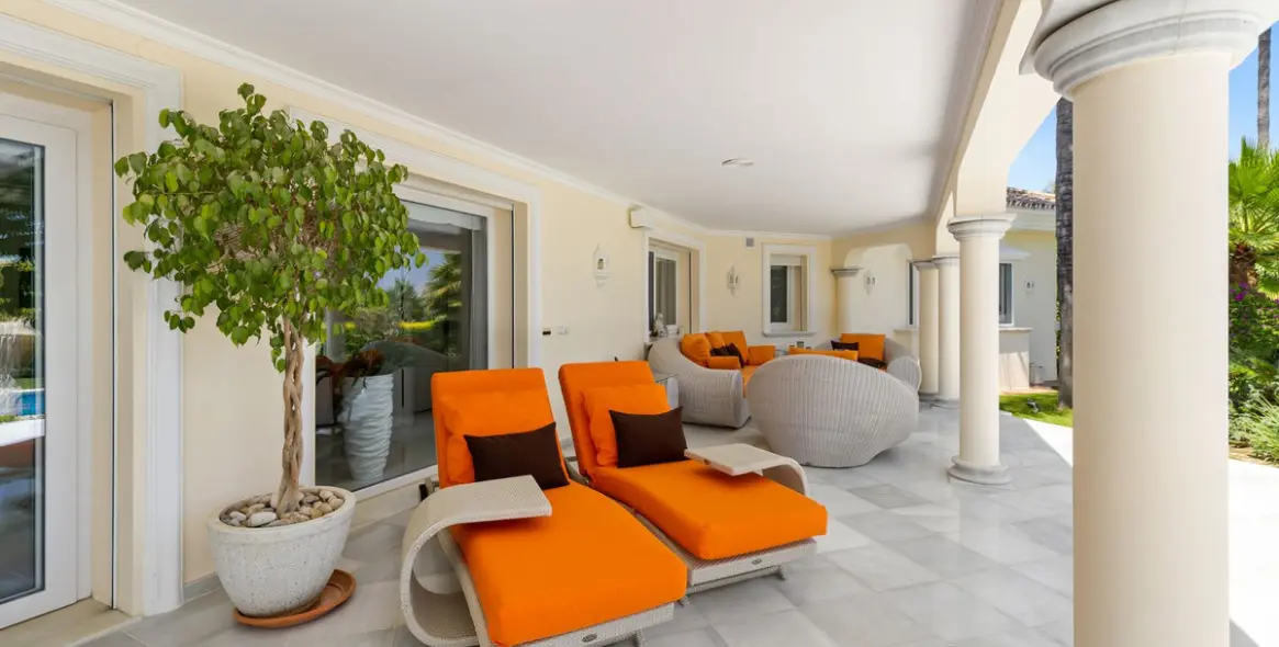 Venta de villa independiente en Nueva Andalucía 47