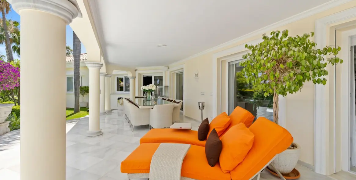 Venta de villa independiente en Nueva Andalucía 48
