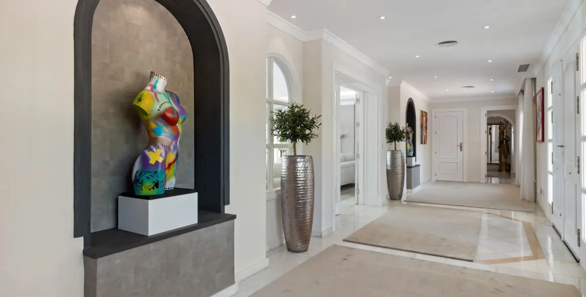 Venta de villa independiente en Nueva Andalucía 56