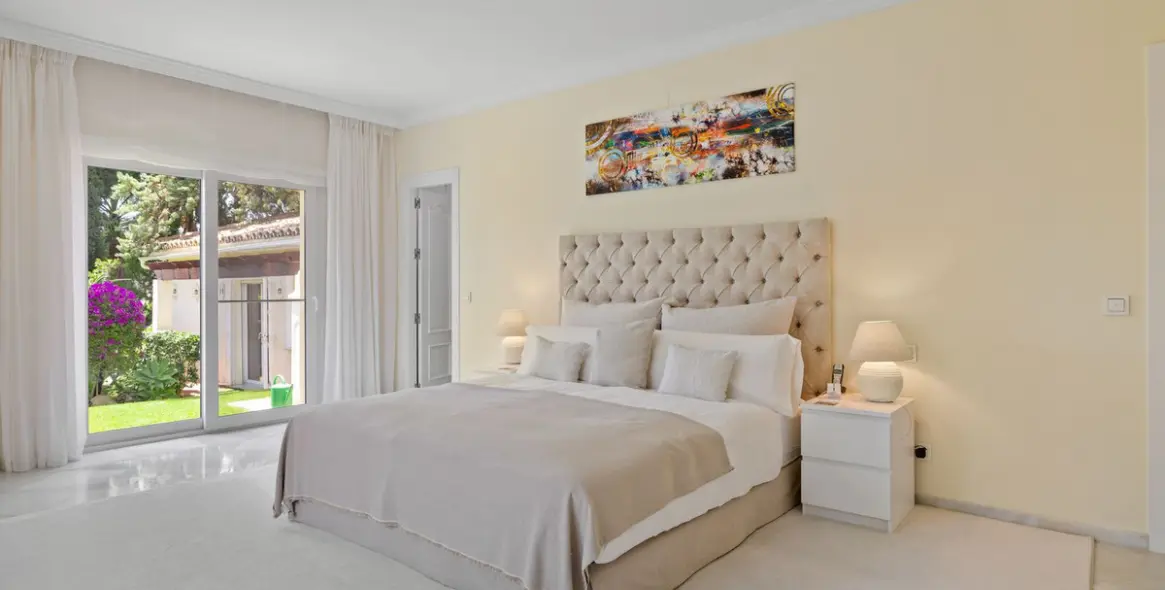 Venta de villa independiente en Nueva Andalucía 61