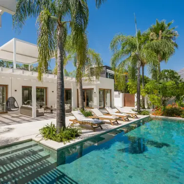 Venta de villa independiente en Las Brisas