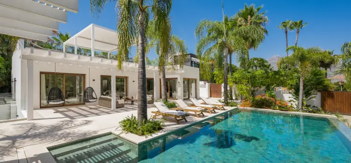 Venta de villa independiente en Las Brisas 1