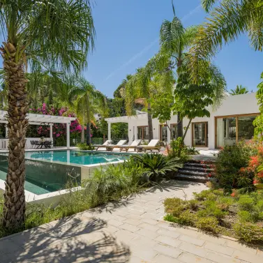 Venta de villa independiente en Las Brisas