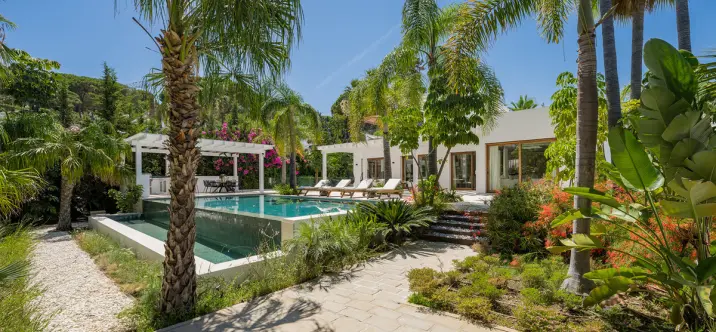 Venta de villa independiente en Las Brisas 2