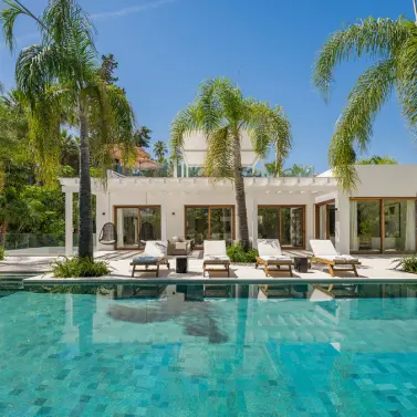 Venta de villa independiente en Las Brisas
