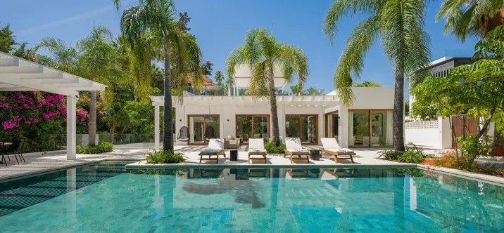 Venta de villa independiente en Las Brisas 3