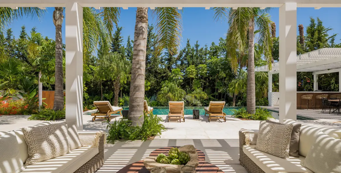 Продажа  отдельно стоящей виллы в Las Brisas 5