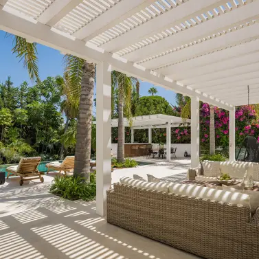 Venta de villa independiente en Las Brisas