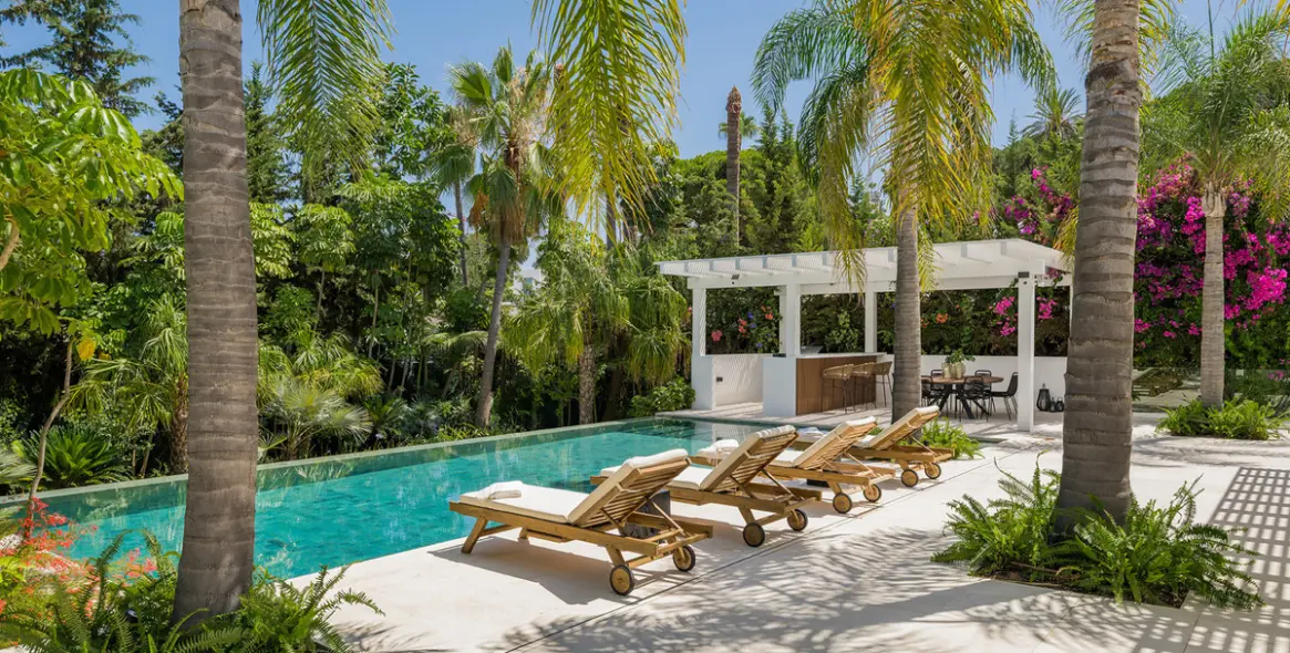 Продажа  отдельно стоящей виллы в Las Brisas 7
