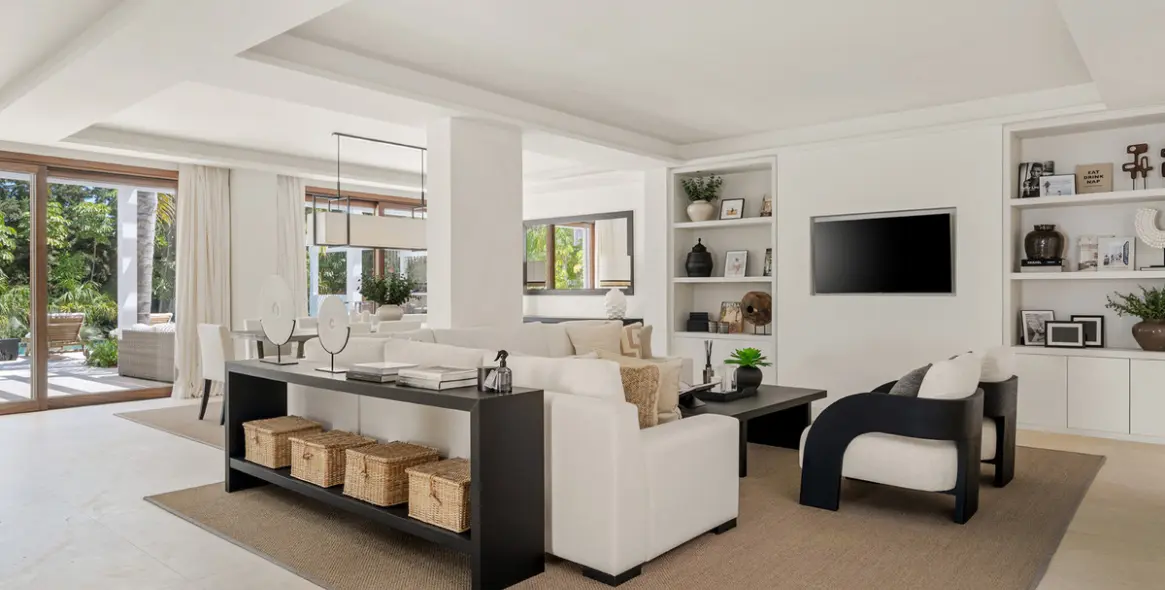 Продажа  отдельно стоящей виллы в Las Brisas 9