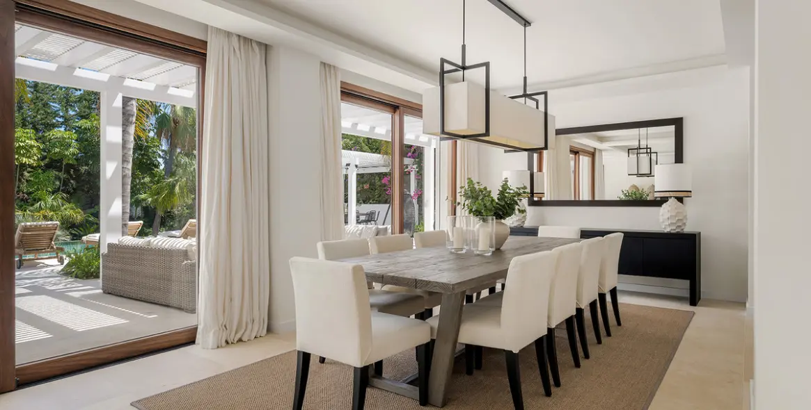 Продажа  отдельно стоящей виллы в Las Brisas 15
