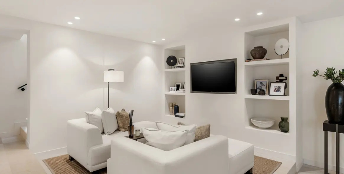 Продажа  отдельно стоящей виллы в Las Brisas 35