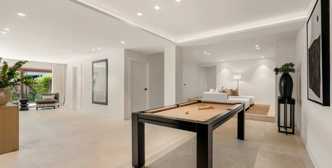 Продажа  отдельно стоящей виллы в Las Brisas 37