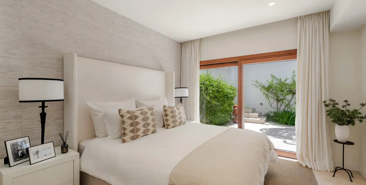 Продажа  отдельно стоящей виллы в Las Brisas 55