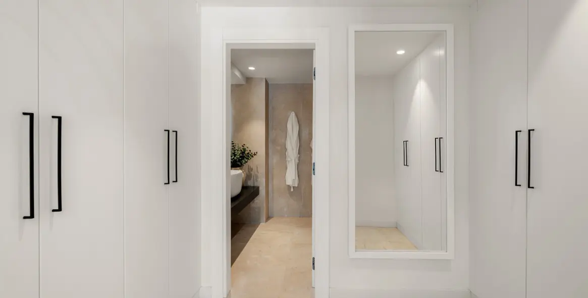 Продажа  отдельно стоящей виллы в Las Brisas 56