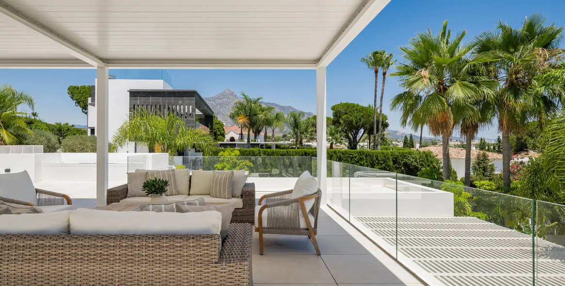 Продажа  отдельно стоящей виллы в Las Brisas 65