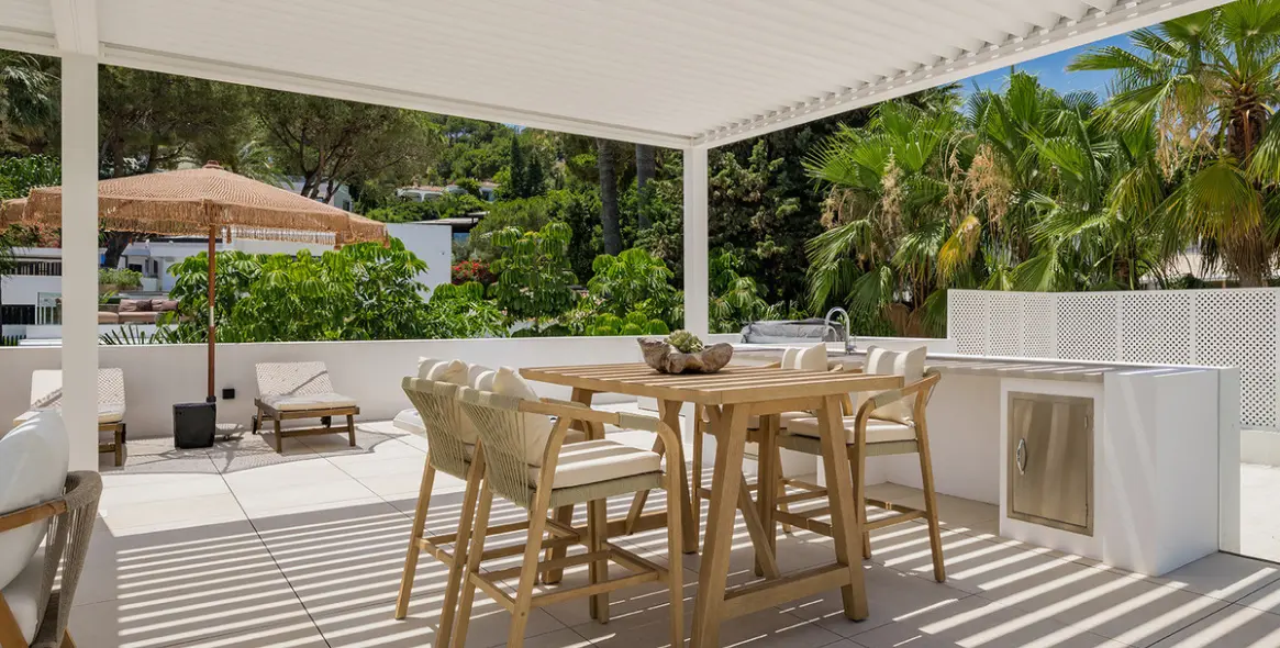Продажа  отдельно стоящей виллы в Las Brisas 70