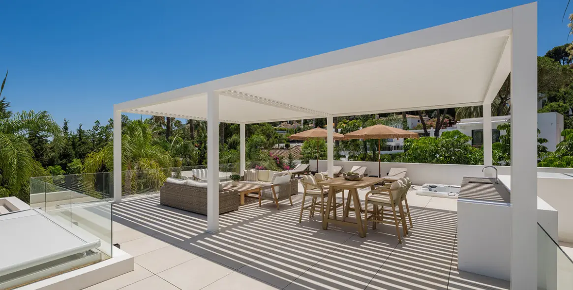 Продажа  отдельно стоящей виллы в Las Brisas 72