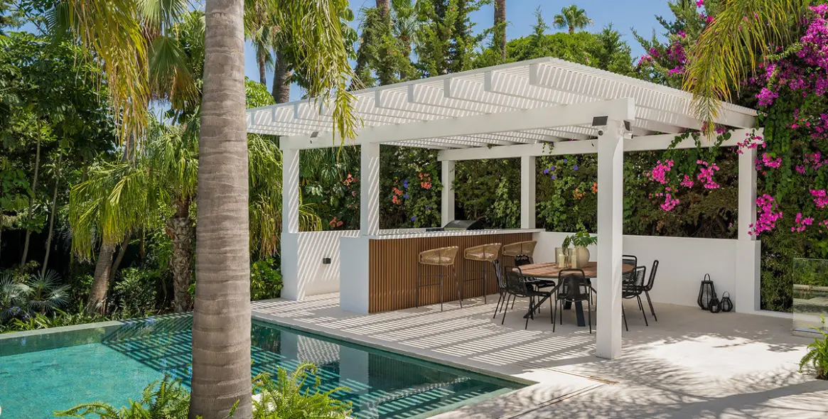 Продажа  отдельно стоящей виллы в Las Brisas 81