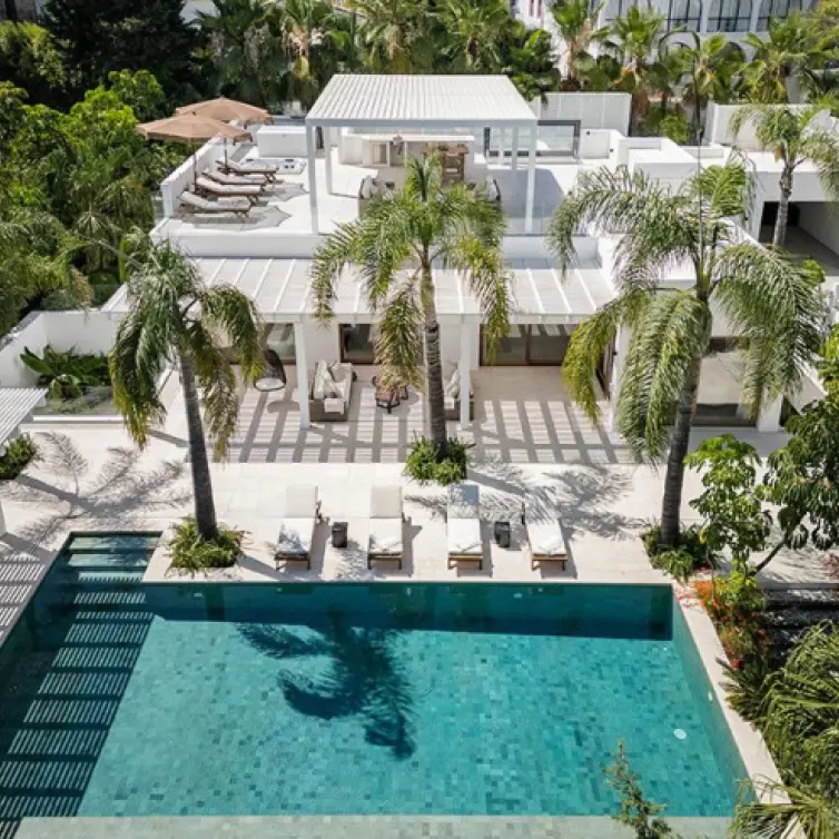 Venta de villa independiente en Las Brisas