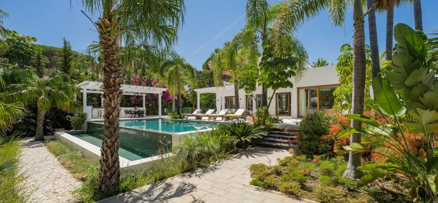 Venta de villa independiente en Las Brisas 2