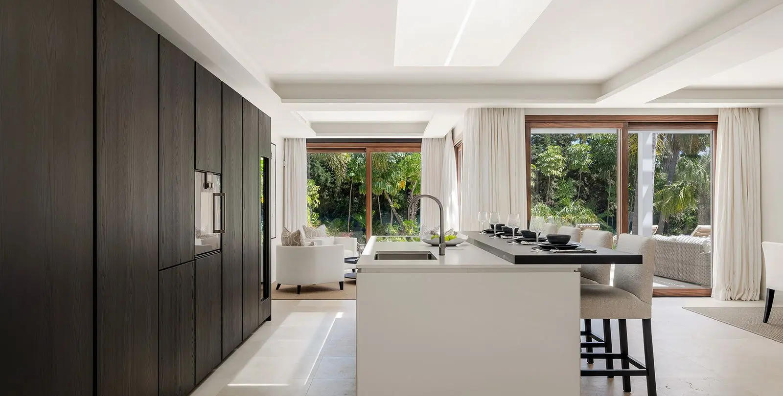 Продажа  отдельно стоящей виллы в Las Brisas 12