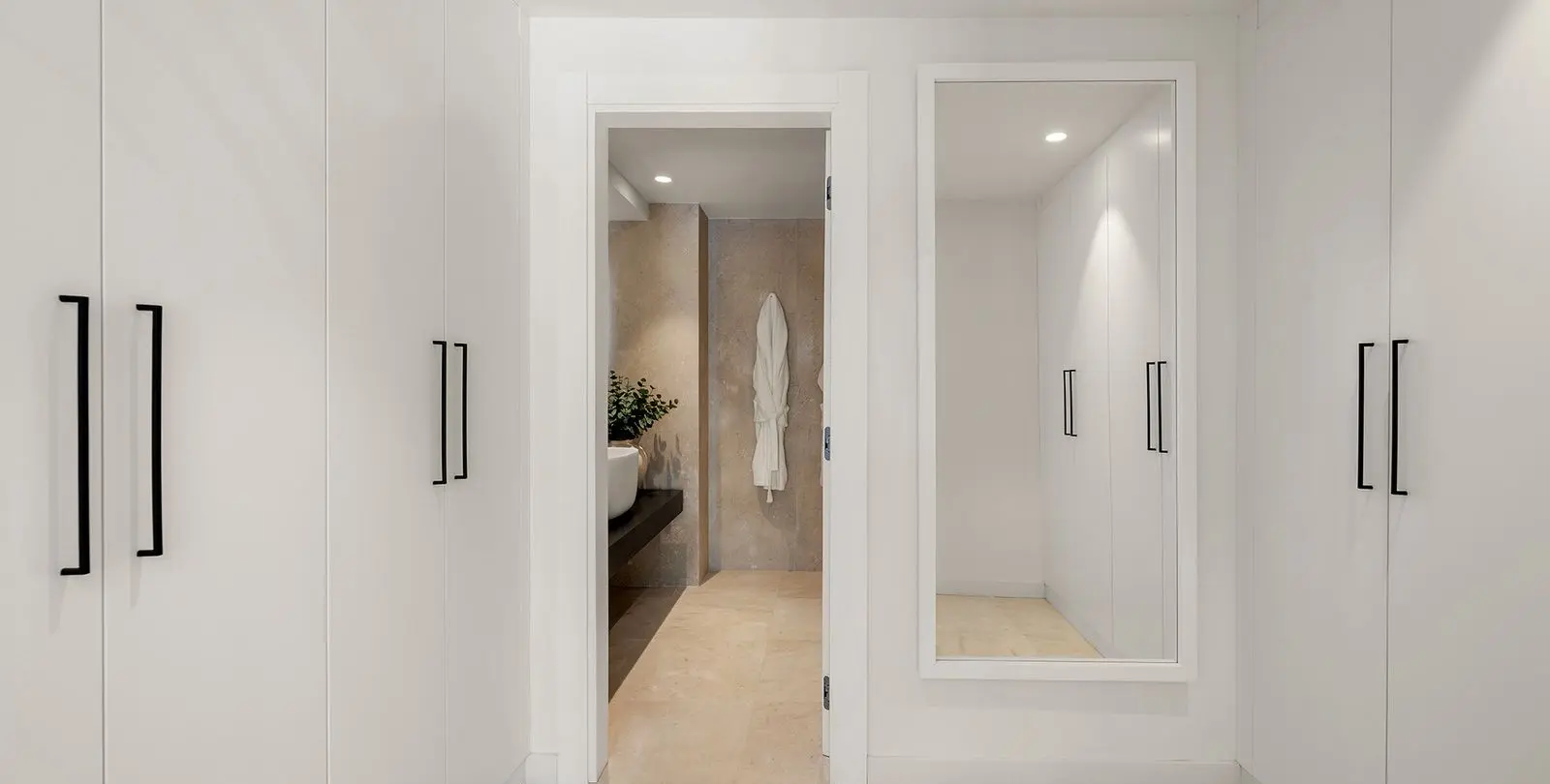Продажа  отдельно стоящей виллы в Las Brisas 45