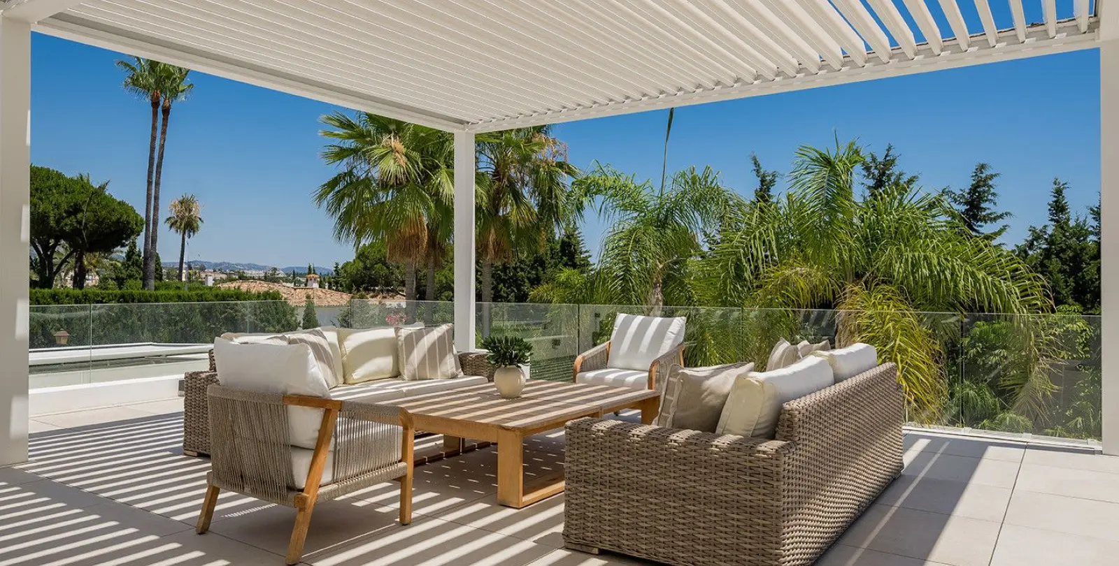 Продажа  отдельно стоящей виллы в Las Brisas 58