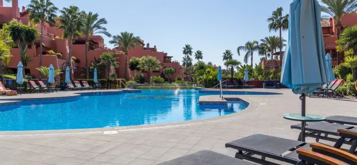 Short-term rent of middle floor apartment in Estepona 0