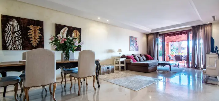 Short-term rent of middle floor apartment in Estepona 1