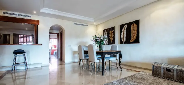 Short-term rent of middle floor apartment in Estepona 2