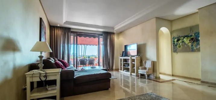 Short-term rent of middle floor apartment in Estepona 4