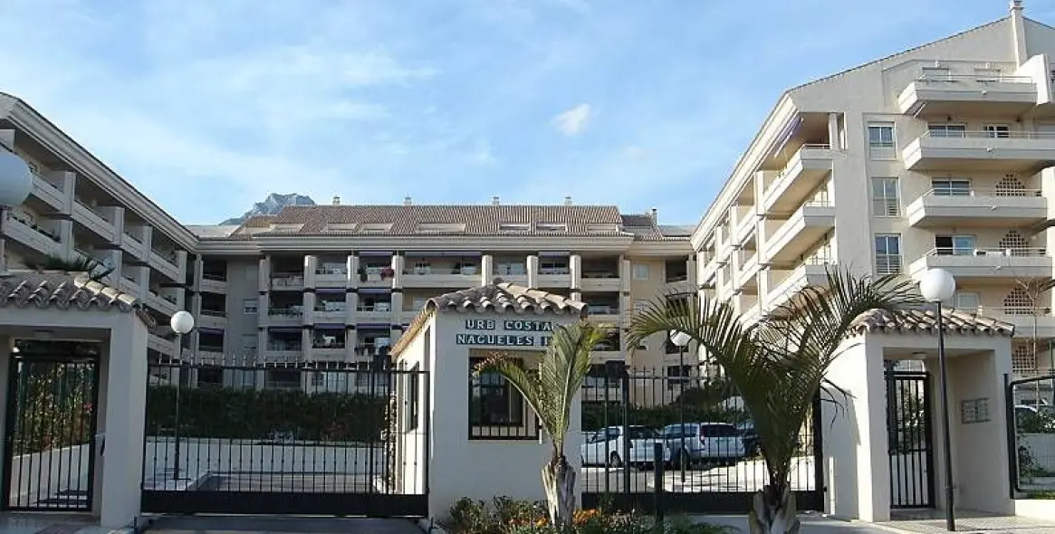 Alquiler a largo plazo de apartamento en planta baja en Nagüeles 2