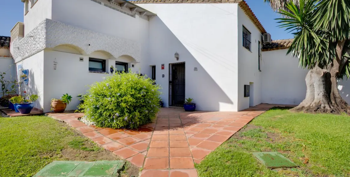 Venta de adosado en Estepona 1