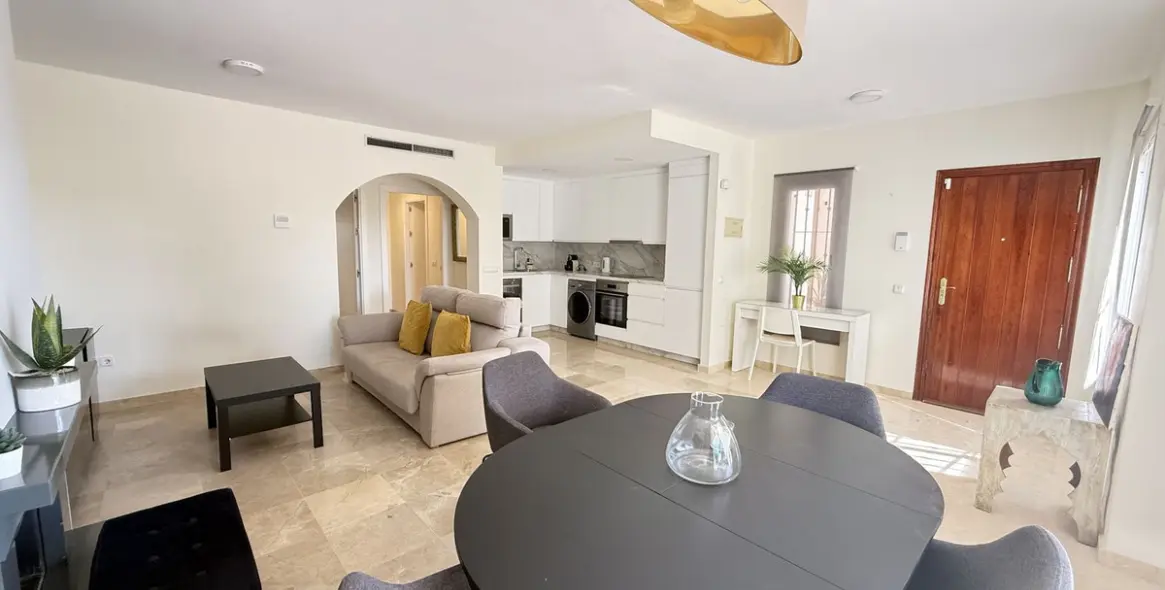 Venta de apartamento en planta baja en Aloha 2