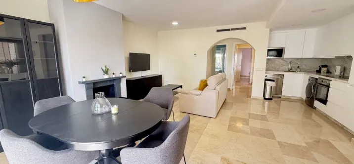 Venta de apartamento en planta baja en Aloha 2