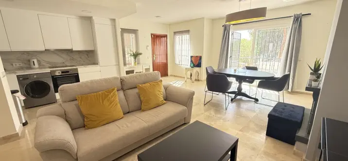 Venta de apartamento en planta baja en Aloha 4