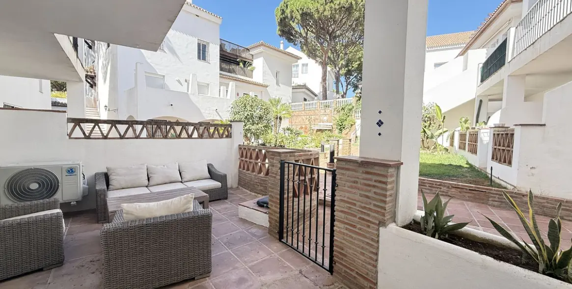 Venta de apartamento en planta baja en Aloha 13