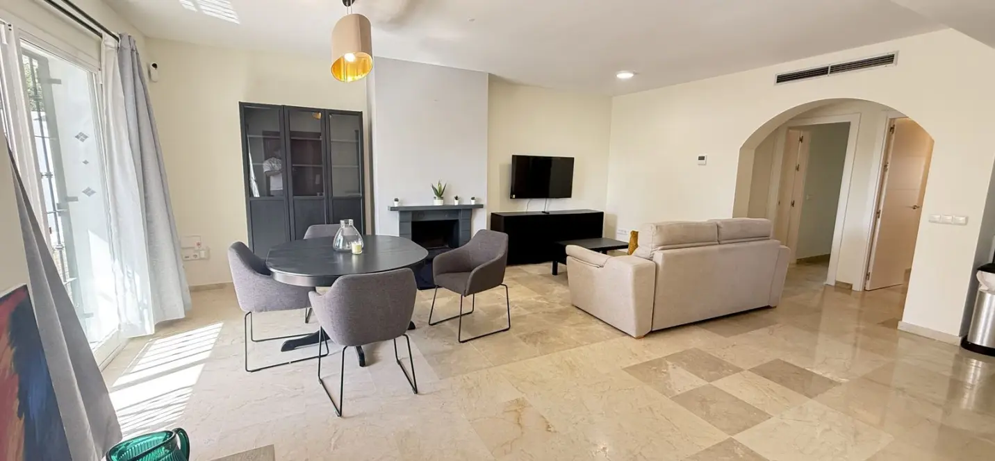 Sale of ground floor apartment in Aloha 0