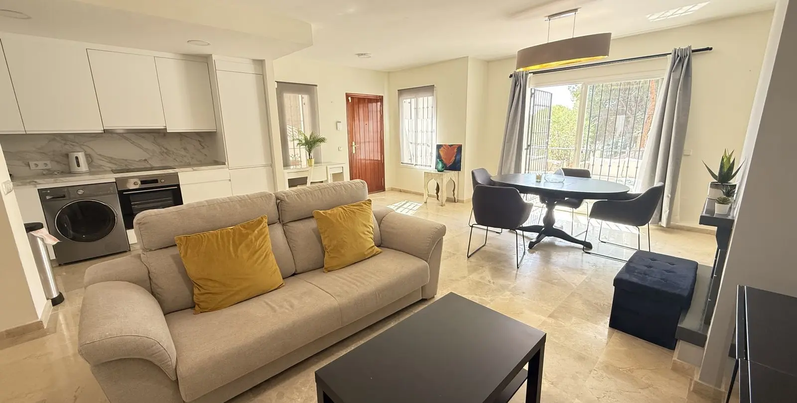 Sale of ground floor apartment in Aloha 5