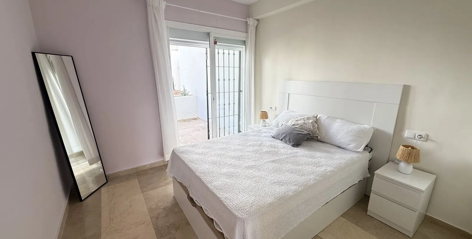 Sale of ground floor apartment in Aloha 7