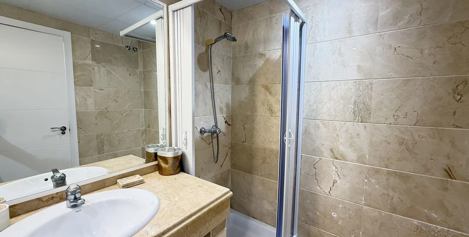 Sale of ground floor apartment in Aloha 9