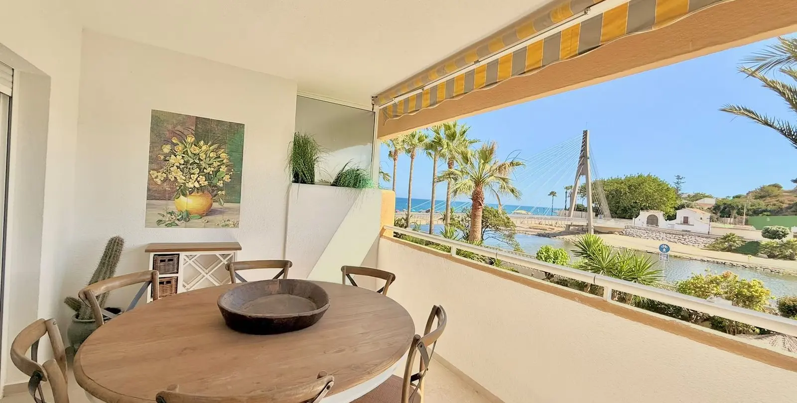 Sale of middle floor apartment in Fuengirola 1
