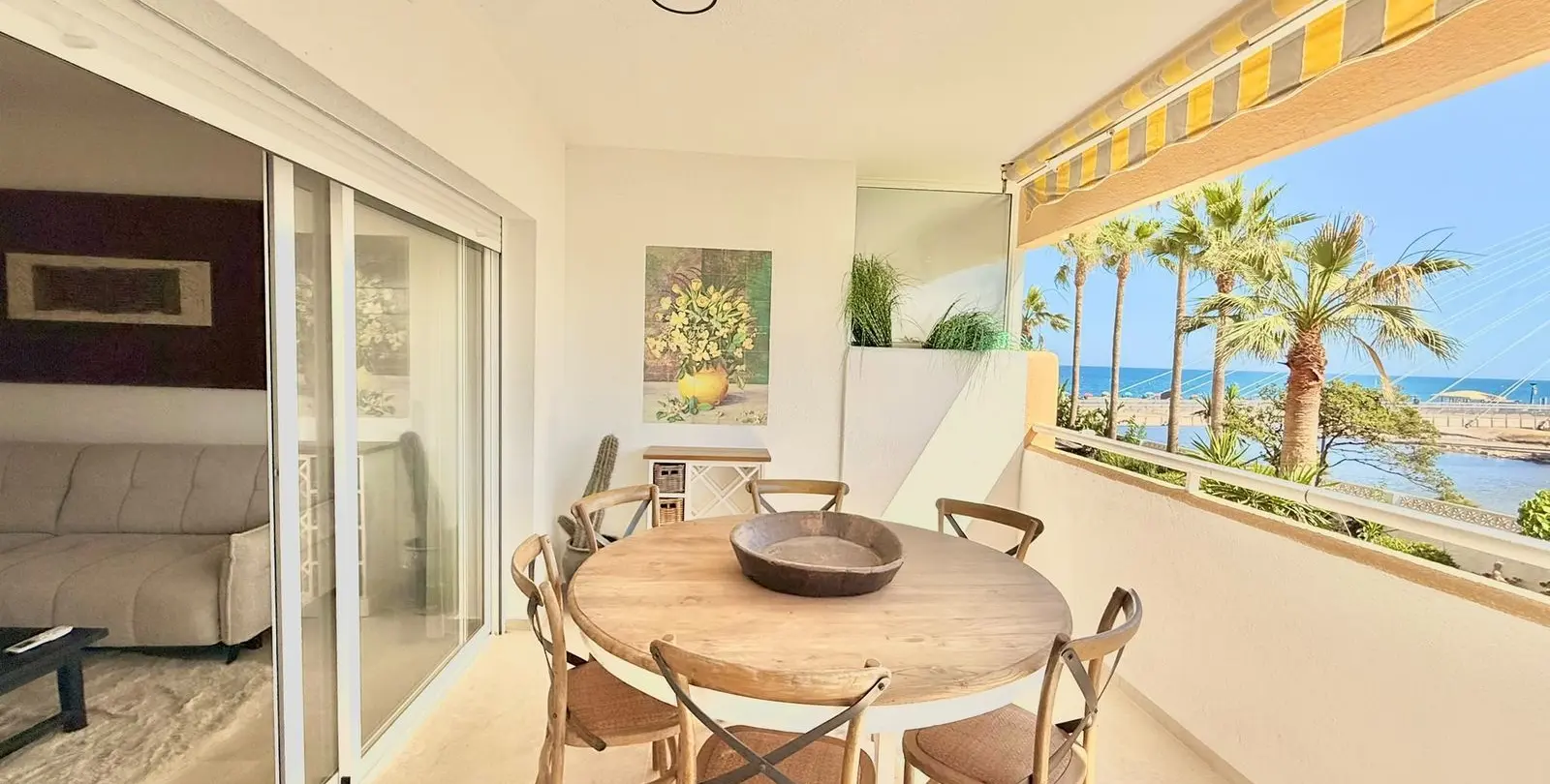 Sale of middle floor apartment in Fuengirola 11